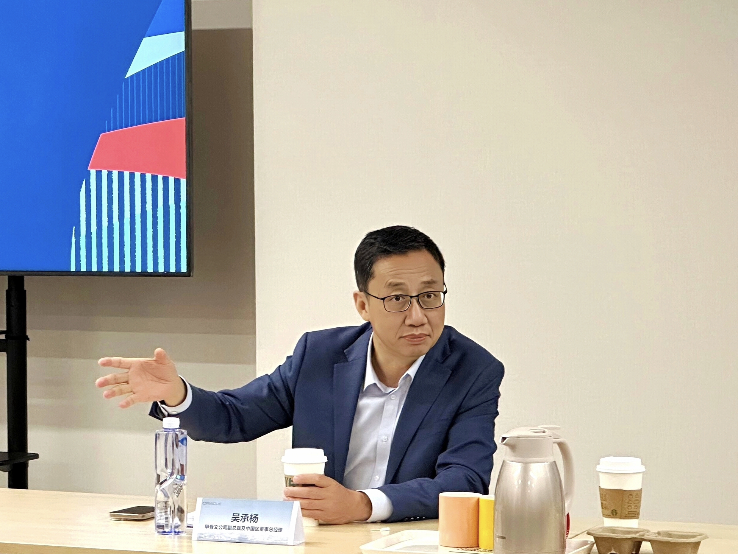 甲骨文FY26战略解析：融合数据库与AI如何重塑企业未来？