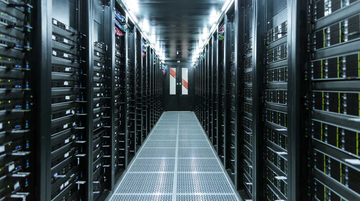 传统机房 vs 超大规模数据中心：成本对比震惊了我